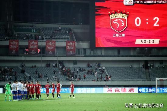 柏林联合主场十人守平局  
